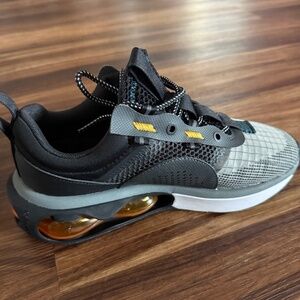Nike Air Max 2021 size 8